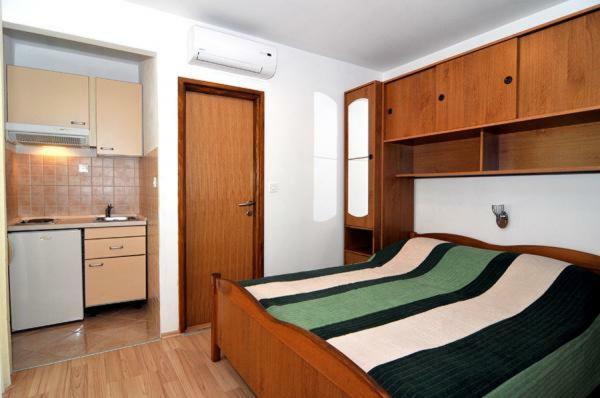 Apartments Carevic Ante Baška Voda Habitación foto